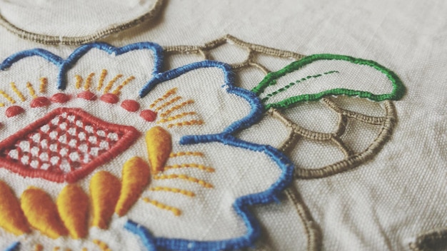 Broderie tradițională pe pânză